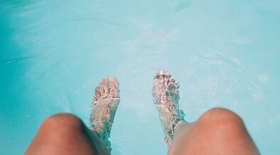 Prevention of fungal development on the toenails