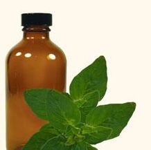 Oil with natural ingredients for the treatment of foot fungus